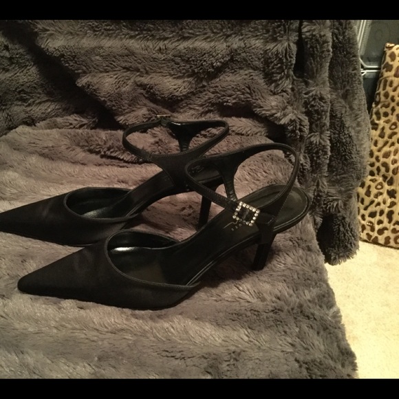 Ladies low heel pump - Picture 3 of 6